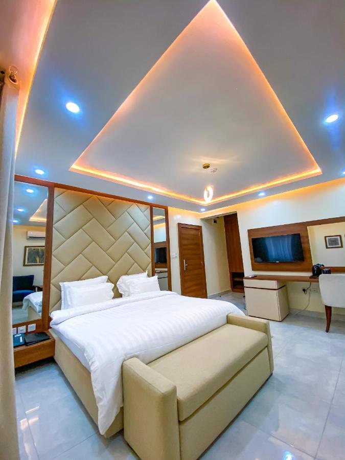 Plush Hotel,Abuja Kültér fotó
