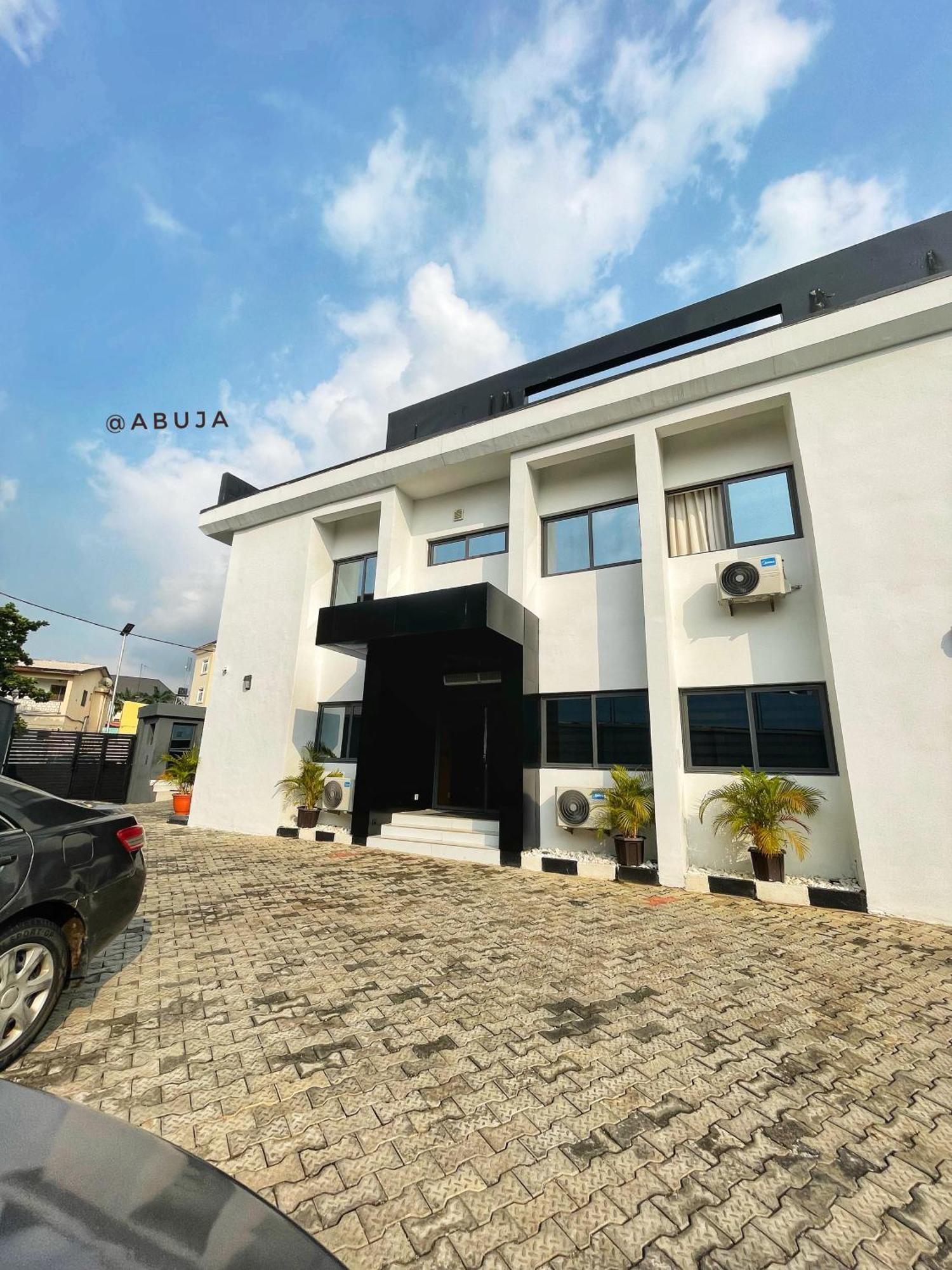Plush Hotel,Abuja Kültér fotó