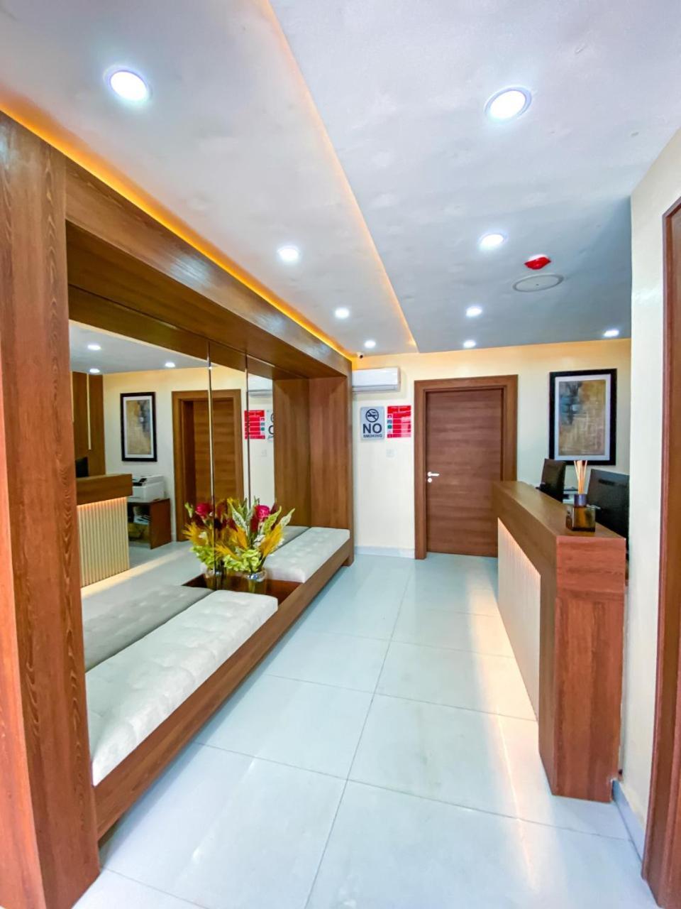 Plush Hotel,Abuja Kültér fotó